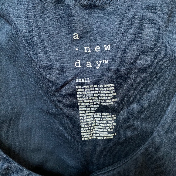 Set of 4 Seamless Fit Tanktops - Picture 6 of 10